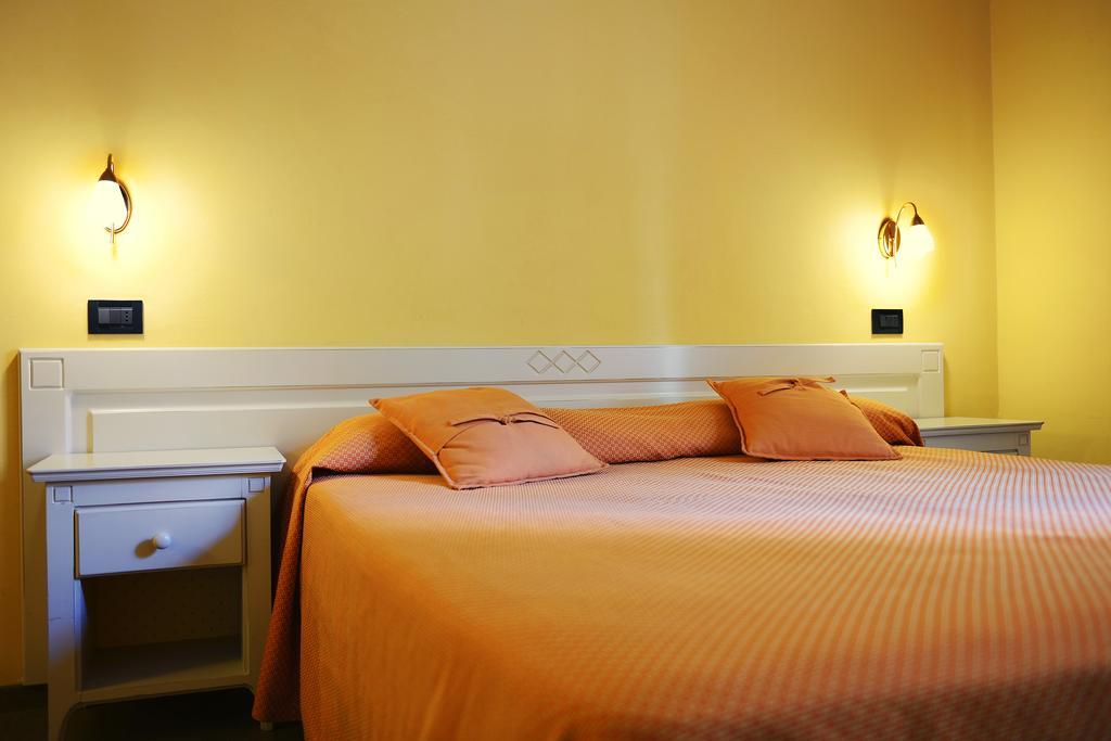 Hotel Marisa Albenga Chambre photo